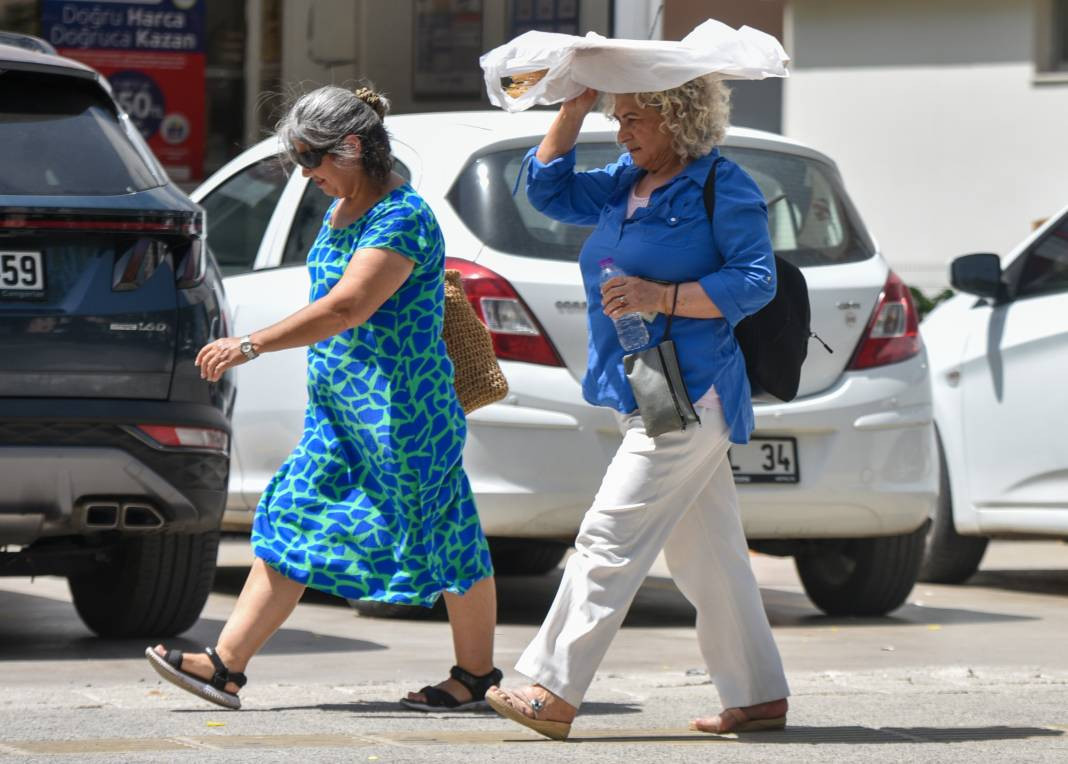 Antalya'da sıcaklık 43,7 dereceye yükseldi. Vatandaşlar sahile akın etti - Resim: 5
